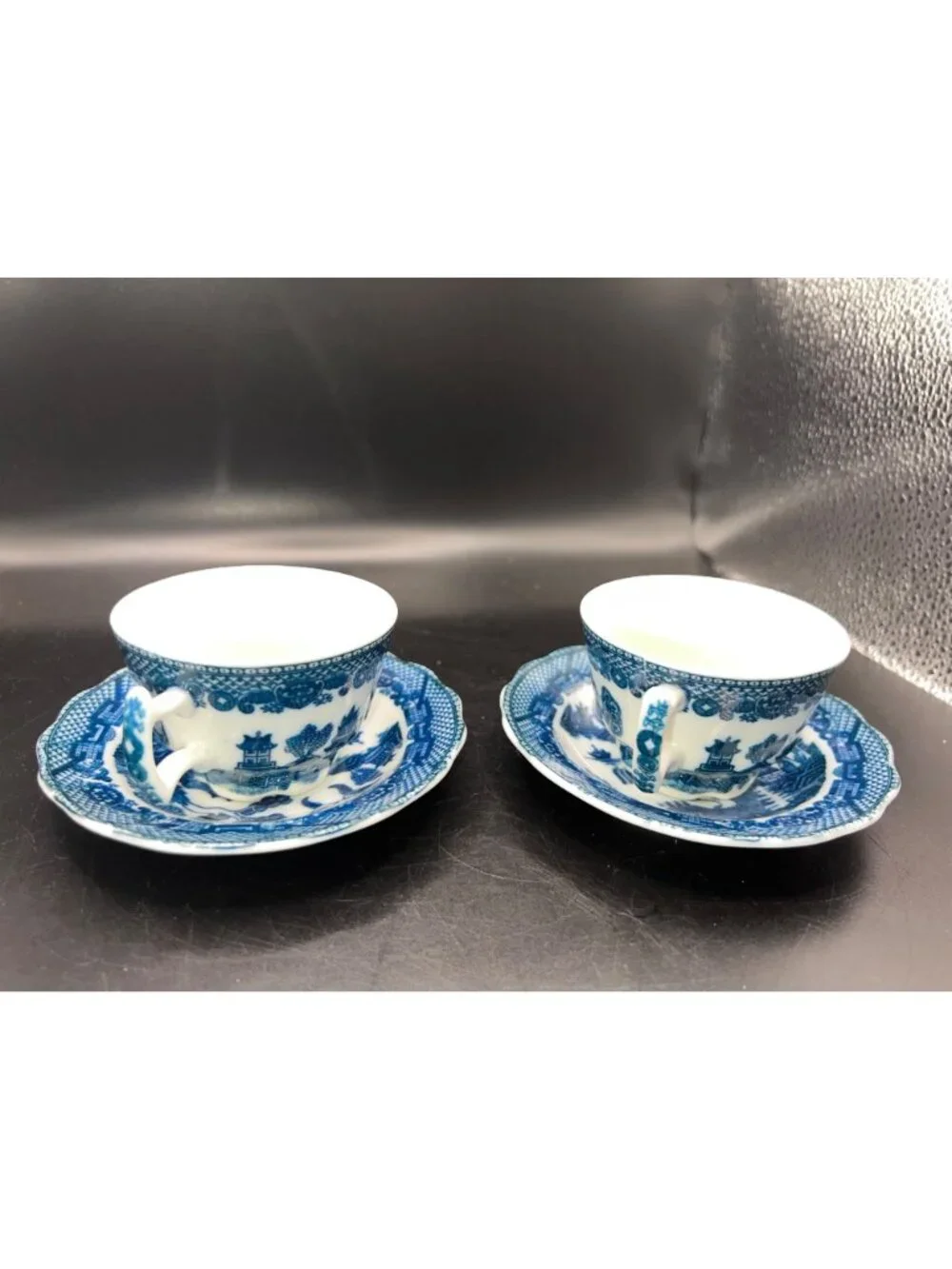 Set Of 2 Blue White Willow Pattern Porcelain Teacups Matching Saucers Vintage